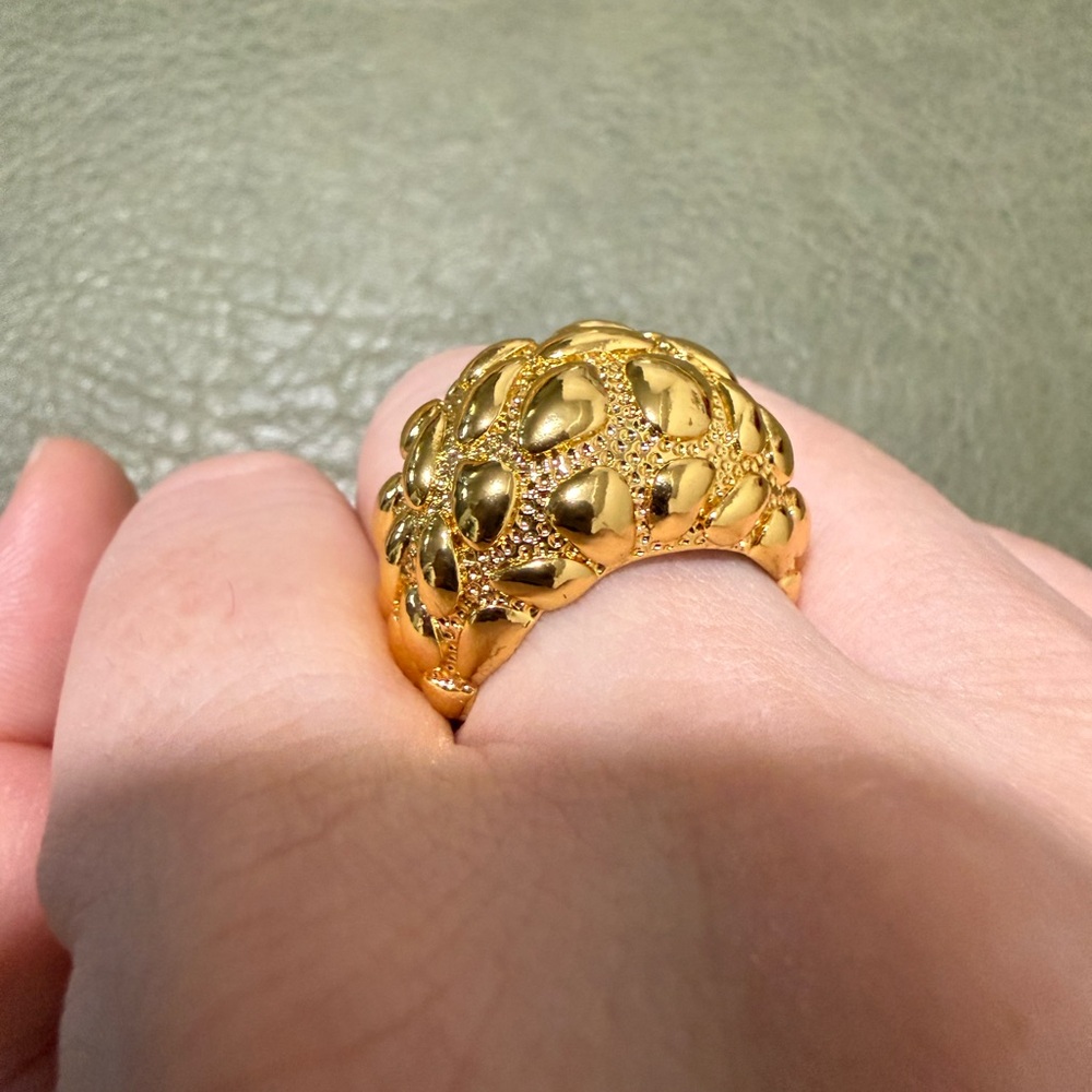 Vintage Chunky Gold Tone Ring Size 8 - Picture 2 of 5